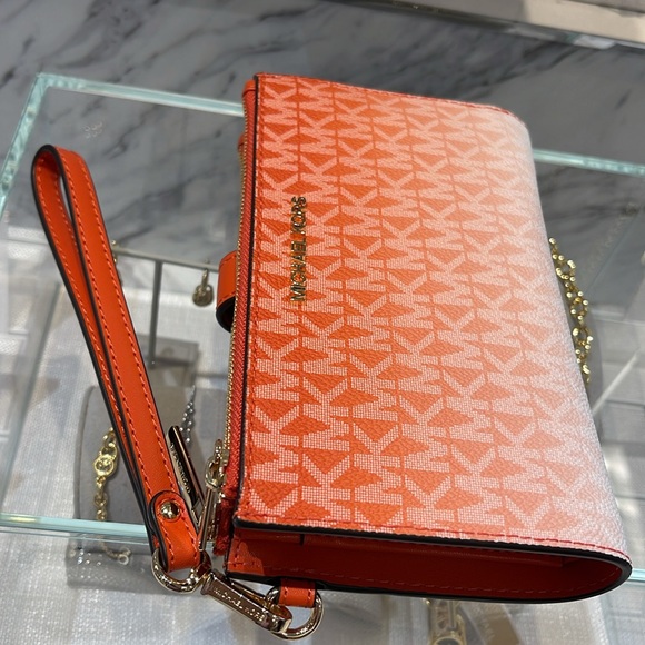 Michael Kors Jet Set Lg Ombré Signature Logo Double Zip Wallet Wristlet
RED CLAY - Picture 6 of 16